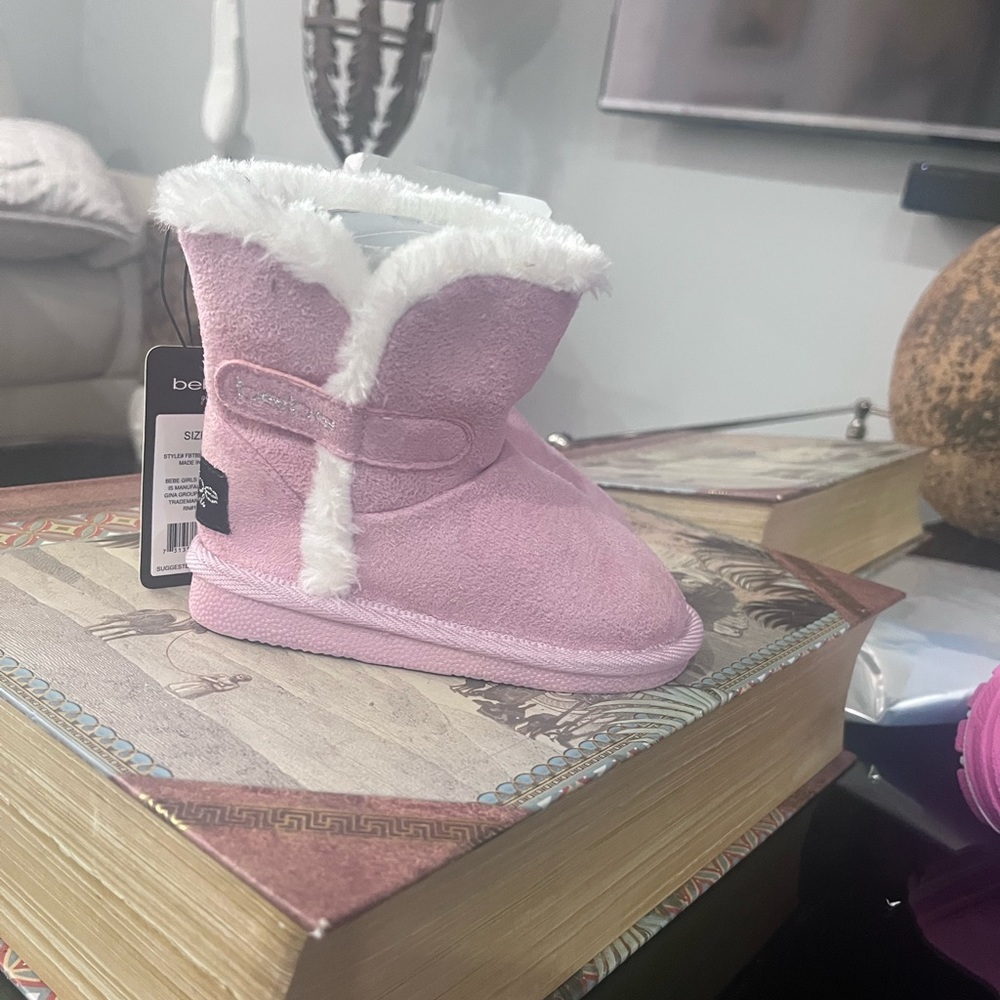 Brand new boots toddler Bebe size 7